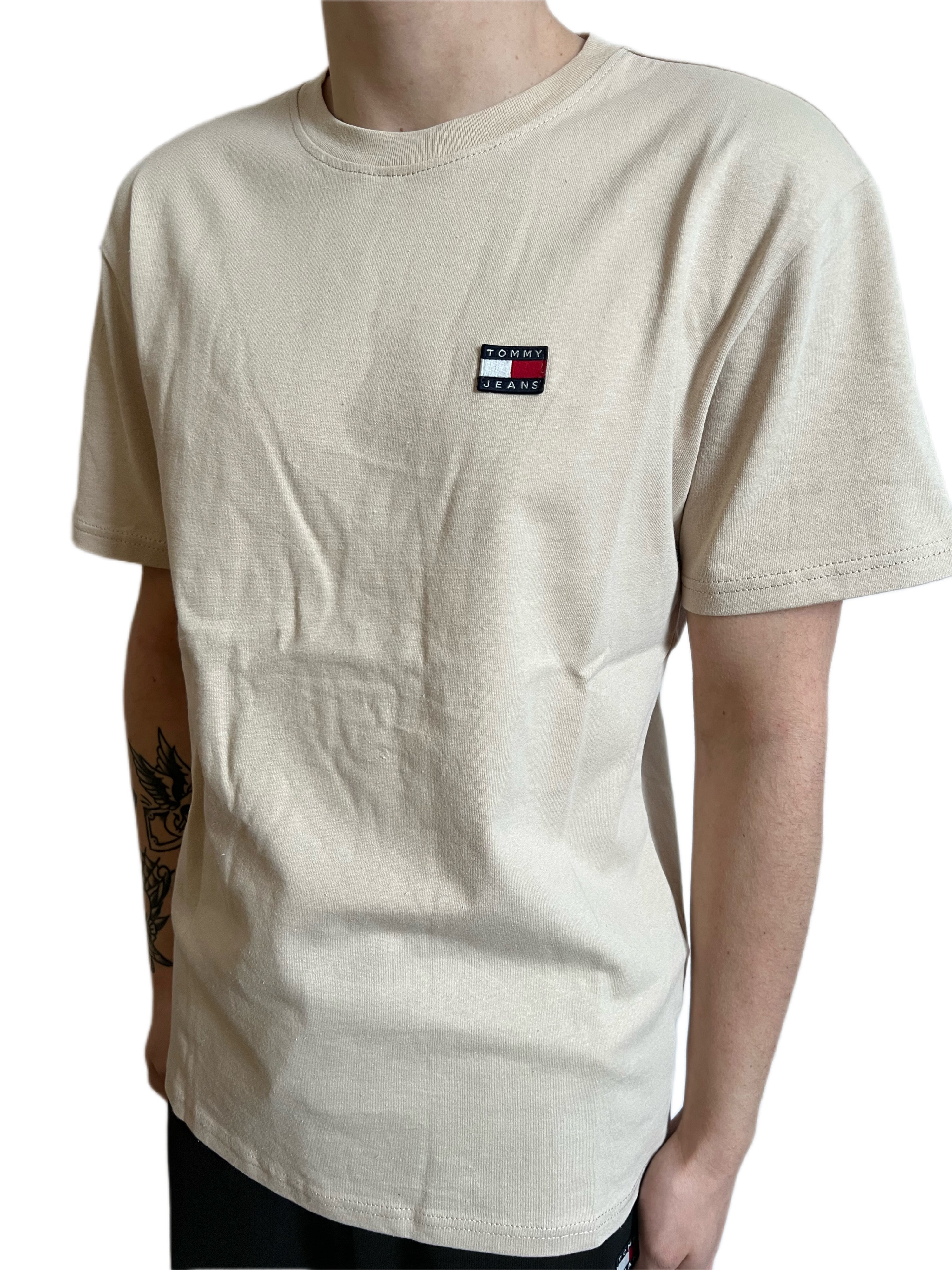 Tommy Jeans XS Badge Tee - Classic Beige – Chevron Clothing